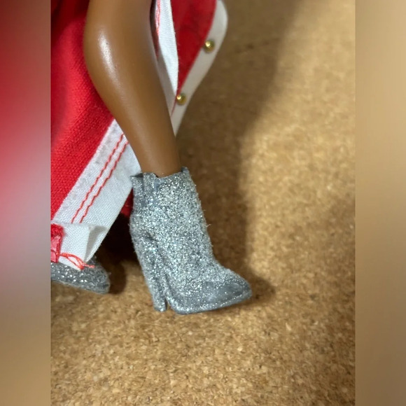 5/$25 
LOL Surprise Royal Bee OMG Fashion Doll 10 " Good Used Condition - Picture 5 of 9